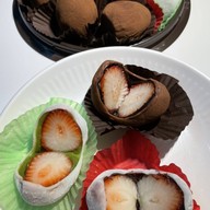 NEKO DAIFUKU ไดฟูกุสตอเบอรี่ (ปั้นสด) ช็อคโกแลตดูไบ ไดฟุกุ โมจิ NekoDaifuku สำโรง