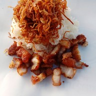 ข้าวเหนียวหมูทอด ไข่เหลี้ยม นวลจันทร์