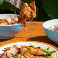 เมนูของร้าน ขาหมูบ้านเฮีย