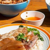 เมนูของร้าน ขาหมูบ้านเฮีย