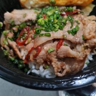ส่งเสบียง ไก่ทอดเกาหลีและข้าวหน้าสไตล์ญี่ปุ่น ซอย สาทร 1