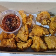 เมนูของร้าน ส่งเสบียง ไก่ทอดเกาหลีและข้าวหน้าสไตล์ญี่ปุ่น ซอย สาทร 1