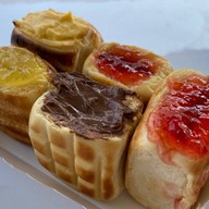 ปังปิ้งไส้ทะลัก ข้างธนาคารออมสินเก่า