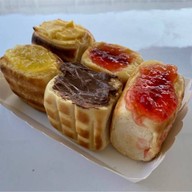 ปังปิ้งไส้ทะลัก ข้างธนาคารออมสินเก่า