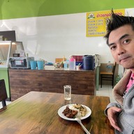 ข้าวแกงจานทอง สาขา 2