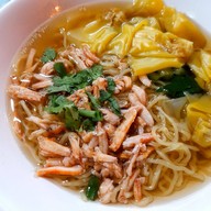เมนูของร้าน สหชัย บะหมี่เกี๊ยวปูหมูแดง