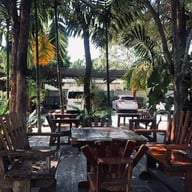 บ้านย่า สเต๊ก เฮ้าส์ หนองไผ่