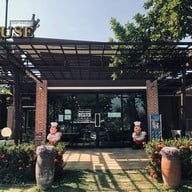 บ้านย่า สเต๊ก เฮ้าส์ หนองไผ่