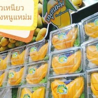 ข้าวเหนียวมะม่วง หนูแหม่ม