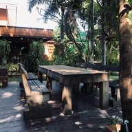 บ้านย่า สเต๊ก เฮ้าส์ หนองไผ่