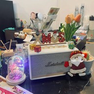 Lucky Café-- -