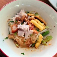 ก๋วยเตี๋ยวไทยครูตอม สายหนองปิง