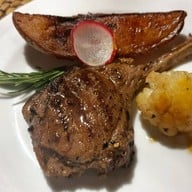 Lux Beach Club ร้านอาหาร Beach Front ในโรงแรม Arinara Bangtao Beach Resort