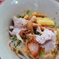 ก๋วยเตี๋ยวไทยครูตอม สายหนองปิง