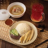 ไก่ย้อย ข้าวมันไก่ & ขาหมูท่านลอร์ด เซ็นทรัลลาดพร้าว ชั้น 4