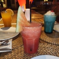 Lux Beach Club ร้านอาหาร Beach Front ในโรงแรม Arinara Bangtao Beach Resort