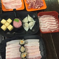 มาดามโฮ เฟอหม้อไฟ (หน้ามอศิลปากร)