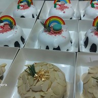 อมร Coffee & Bakery -