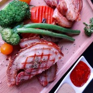 HOW?TO Restaurant บางนา