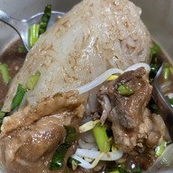 เมนูของร้าน ก๋วยเตี๋ยวเรือขึ้นบก (ตลาดบางบัวทอง)