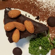 HOW?TO Restaurant บางนา