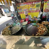 เต้าหู้ทอดสวัสดี แม่โอเล่  เรวดี62 นนทบุรี เปิดปิดปกติแล้วค่ะ ซอยเรวดี 62