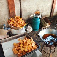 หน้าร้าน ข้าวแลมฟืนทอด ข้าวแลมฟืนยำ