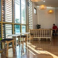Lark Cafe ลาร์ค คาเฟ่ (กาแฟและเบเกอรี่) -