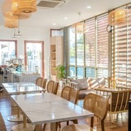 Lark Cafe ลาร์ค คาเฟ่ (กาแฟและเบเกอรี่) -