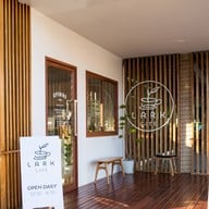 Lark Cafe ลาร์ค คาเฟ่ (กาแฟและเบเกอรี่) -