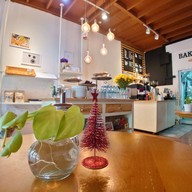 บรรยากาศ Like Italy Cafe-Bakery Phra Arthit Road