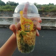 หมี่กระเด้าเขย่าก่อนกิน
