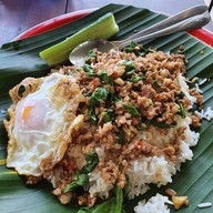เมนูของร้าน ก๋วยเตี๋ยวเรือดำเนินสะดวก  สามกอง