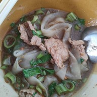 ก๋วยเตี๋ยวเรือลอยลำ อร่อยที่สุดในโลก (หมู่บ้านเสนานิเวศน์ 1)