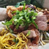 เมนูของร้าน เสมาเตี๋ยวเรือ สุราษฎร์ธานี