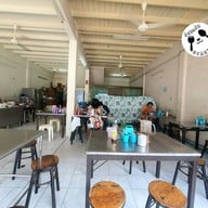 บรรยากาศ ก๋วยเตี๋ยวเป็ด ดินแดง