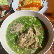 เมนูของร้าน เล้งเลียบด่วน กะเพราถาด (ตลาดเลียบด่วน)