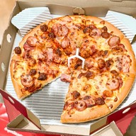 เมนูของร้าน Pizza Hut นานา