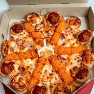 Pizza Hut นานา