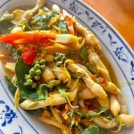 บ้านริมน้ำ