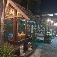 สวนอาหารเรือนปีกไม้