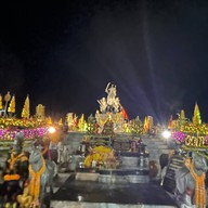 พระบรมราชานุสาวรีย์สมเด็จพระเจ้าตากสินมหาราช