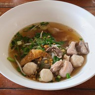 จอนก๋วยเตี๋ยวเรือหมู