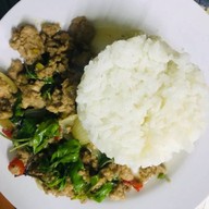 บ้านข้าวไข่เจียว + ข้าวกระเพรา (สูตรเจ็ดยอด)