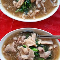 ราดหน้ายอดผักนายเคี้ยงเอ็มไพร์ พญาไท 3