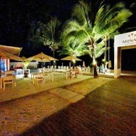Lux Beach Club ร้านอาหาร Beach Front ในโรงแรม Arinara Bangtao Beach Resort