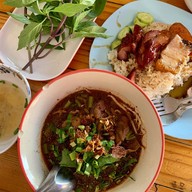 ก๋วยเตี๋ยวเรือขึ้นบก (ตลาดบางบัวทอง)