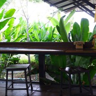 บรรยากาศ ร้านพักกับผัก อาหารปลอดสารพิษ ติดแม่น้ำ