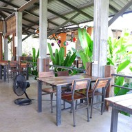 บรรยากาศ ร้านพักกับผัก อาหารปลอดสารพิษ ติดแม่น้ำ