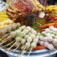 ลูกชิ้นนึ่งหม้อใหญ่